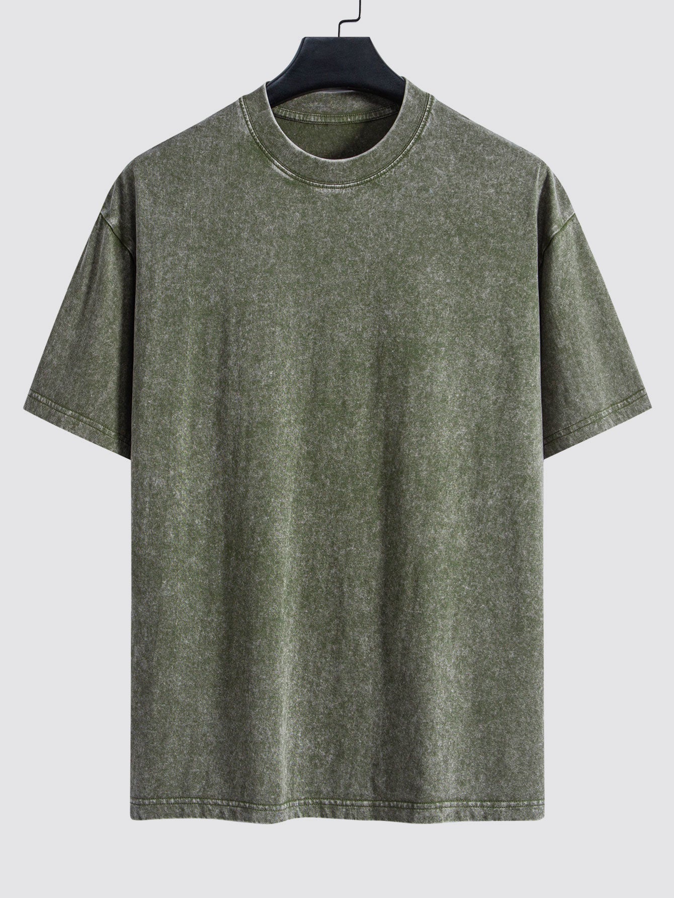 Enkel tvättad, sliten oversize t-shirt med nedhasade axelsömmar