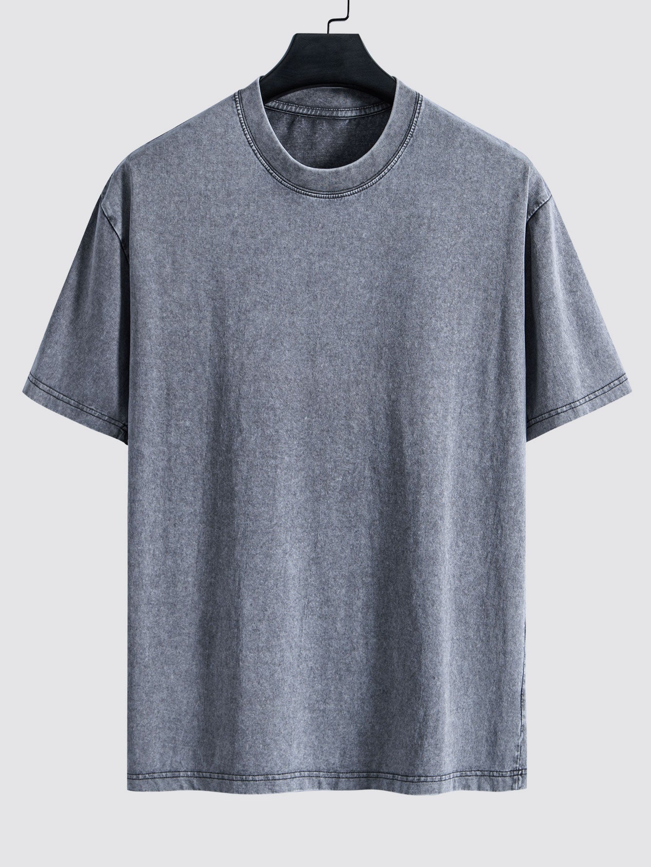 Enkel tvättad, sliten oversize t-shirt med nedhasade axelsömmar