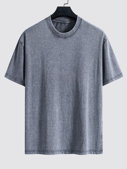 Enkel tvättad, sliten oversize t-shirt med nedhasade axelsömmar