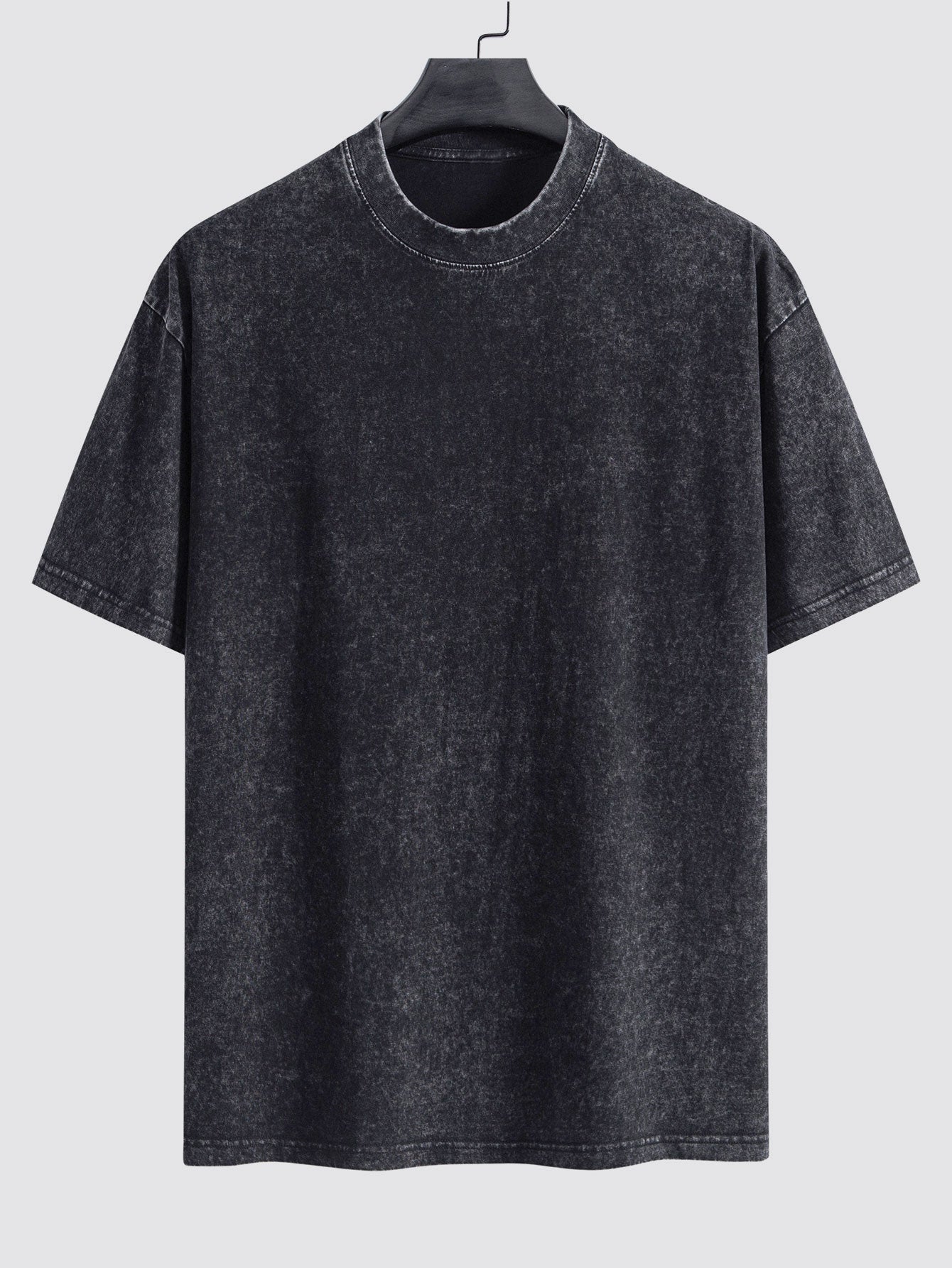 Enkel tvättad, sliten oversize t-shirt med nedhasade axelsömmar