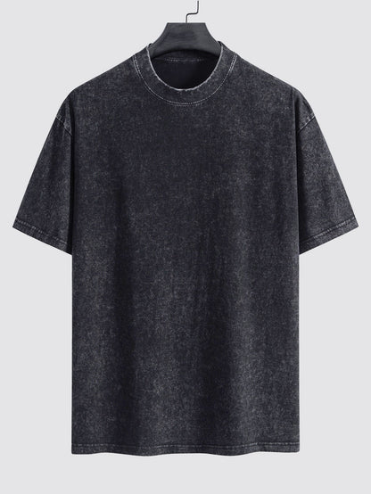 Enkel tvättad, sliten oversize t-shirt med nedhasade axelsömmar