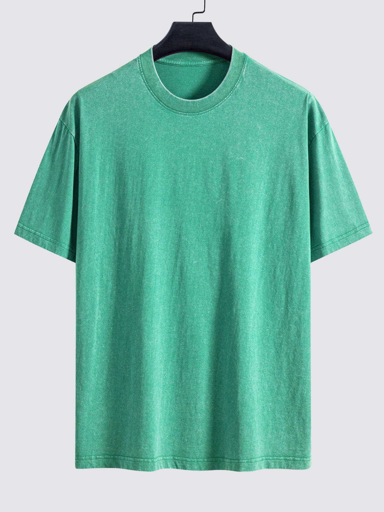 Enkel tvättad, sliten oversize t-shirt med nedhasade axelsömmar