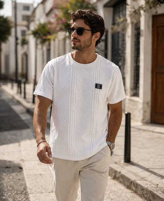 Kortärmad geometrisk jacquard-t-shirt med rundad nederkant