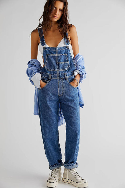 Lösa hängseljeans i urtvättad denim för dam