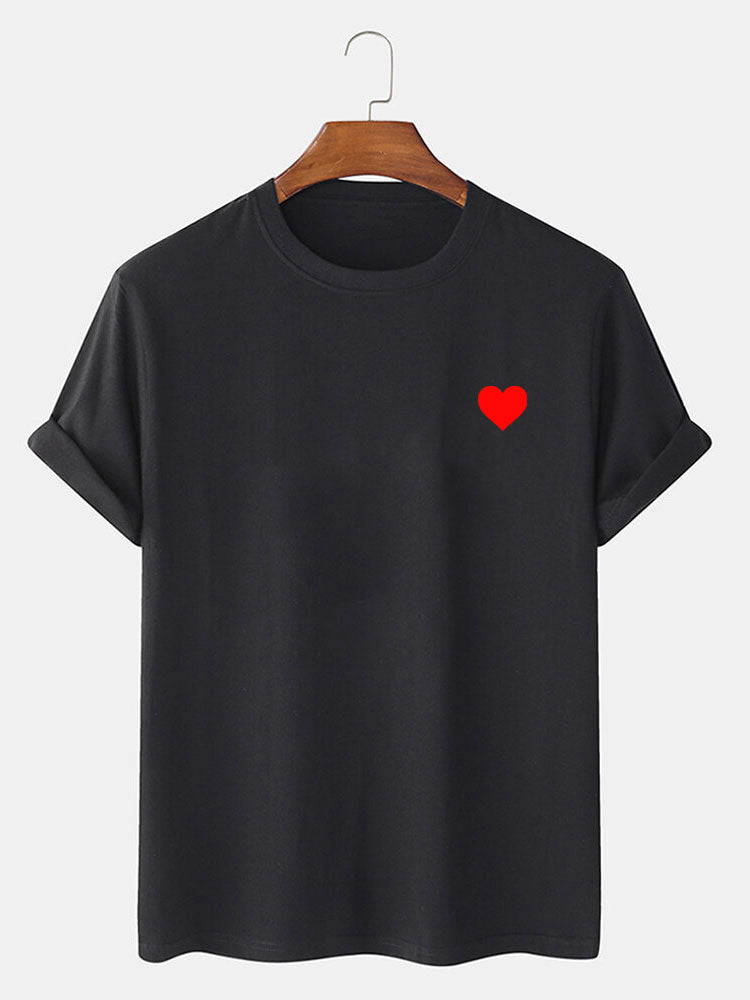 T-shirt med rött hjärtmönster
