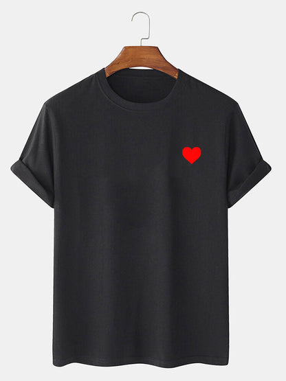 T-shirt med rött hjärtmönster