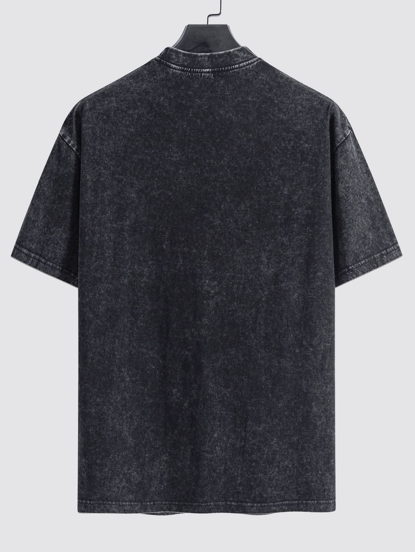 Enkel tvättad, sliten oversize t-shirt med nedhasade axelsömmar