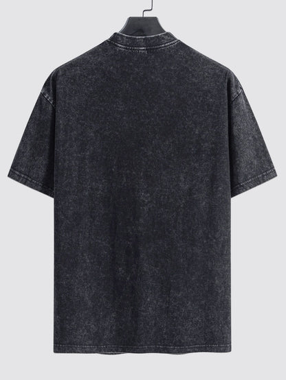 Enkel tvättad, sliten oversize t-shirt med nedhasade axelsömmar